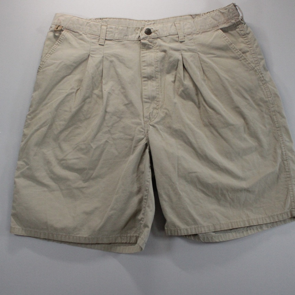 Wrangler Rugged Wear Mens Khaki Fishing Utility Shorts 40 Pleated Lightweight
